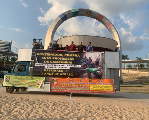 Homenagem a policias e bombeiros militares mortos durante a pandemia marca Dia do Soldado com críticas ao governo Wilson Lima