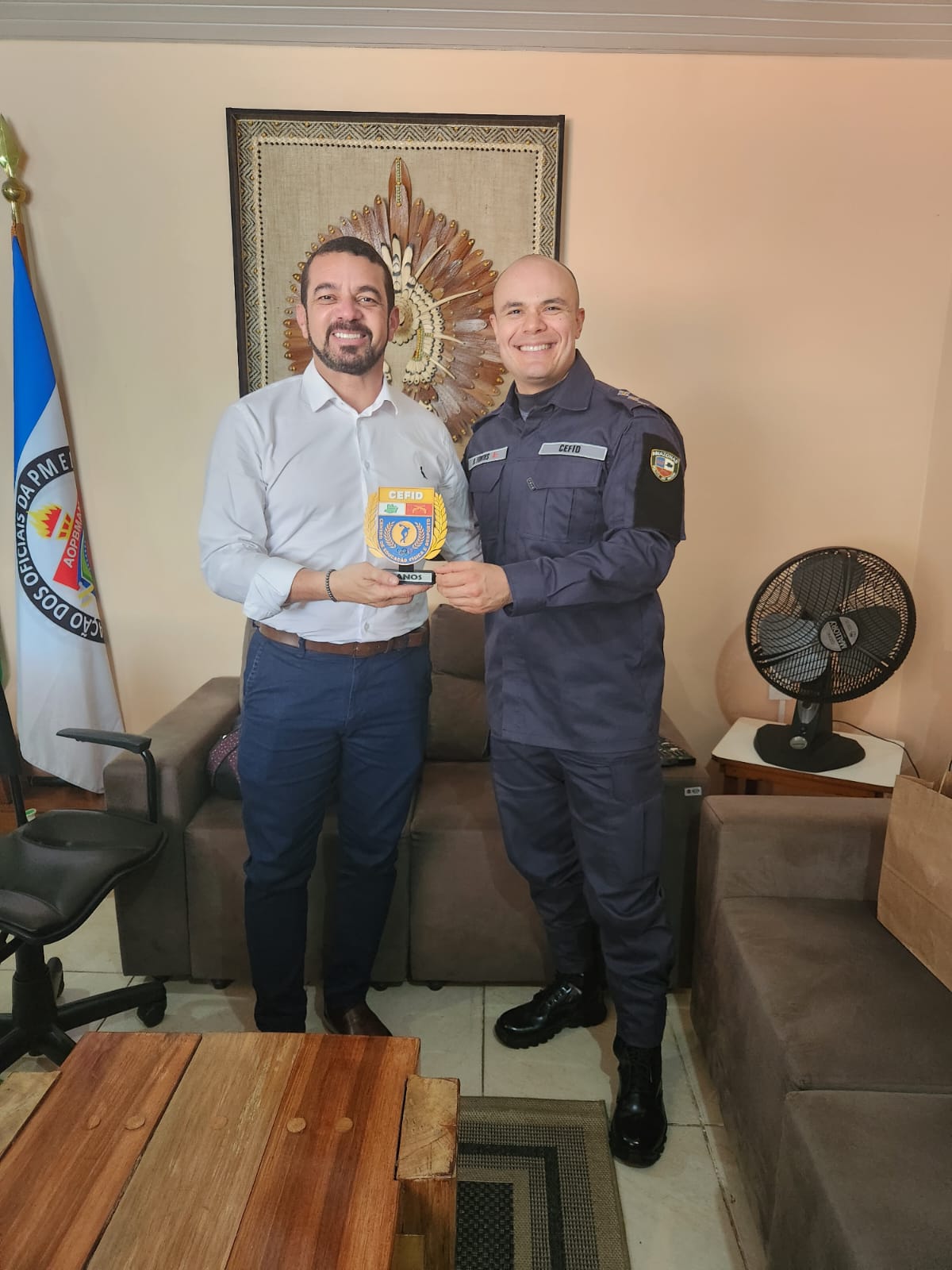 AOPBMAM recebe troféu de reconhecimento do Centro de Educação Física e Desporto da PMAM